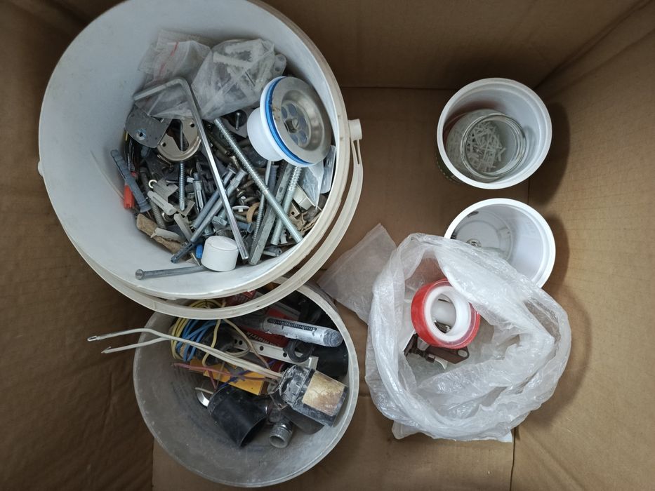 Продам строительную ёмкость вместе со всем,что на фото