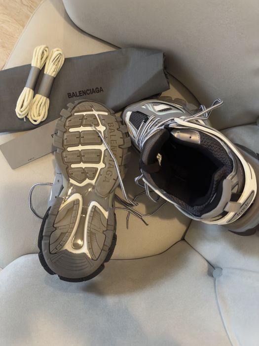 Balenciaga track