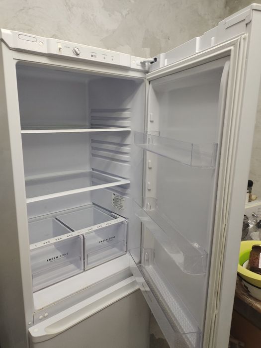 Продам холодильник "Бирюса" ,высота 1,80 м. Б/у.