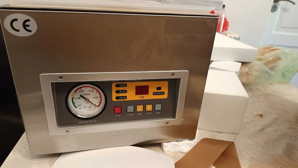 MASINA de vidat aparat de  vacuum sigilat nou nefolosita Italia 1260w