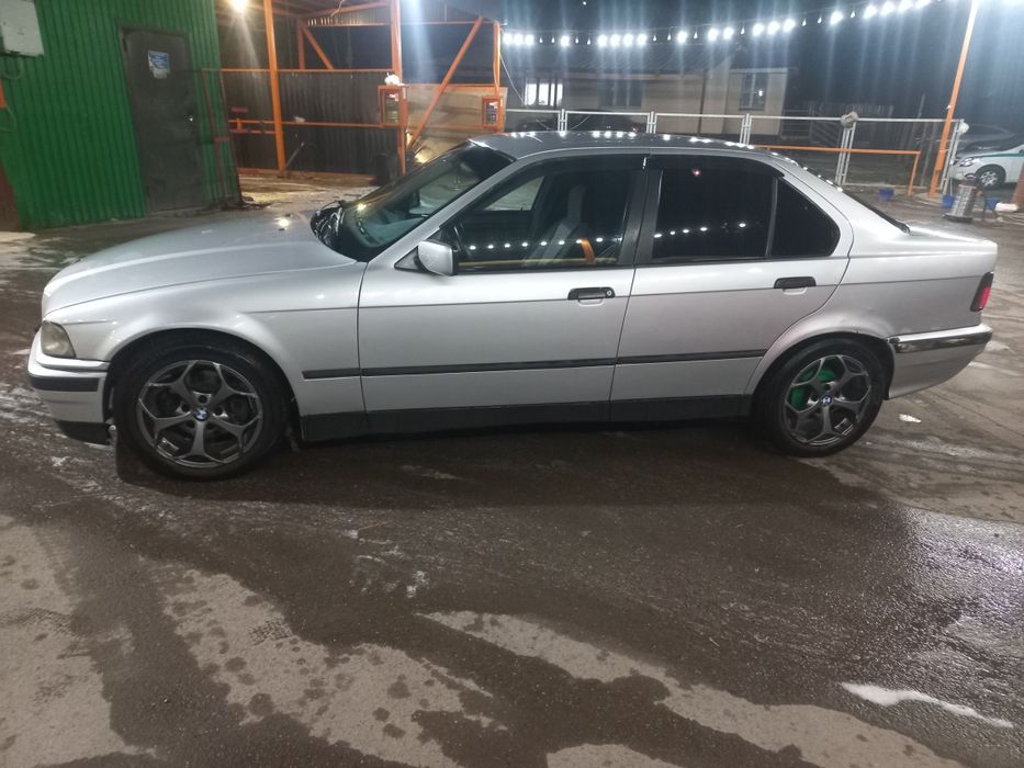 Продам машину BMW