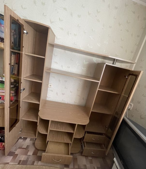 Небольшая компактная стеночка