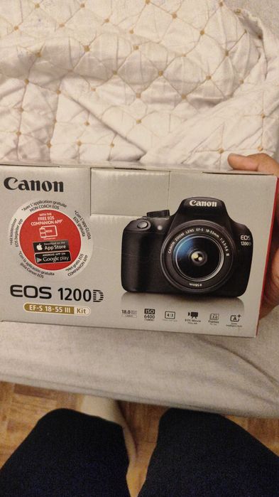 Продам фотоаппарат Canon 1200D