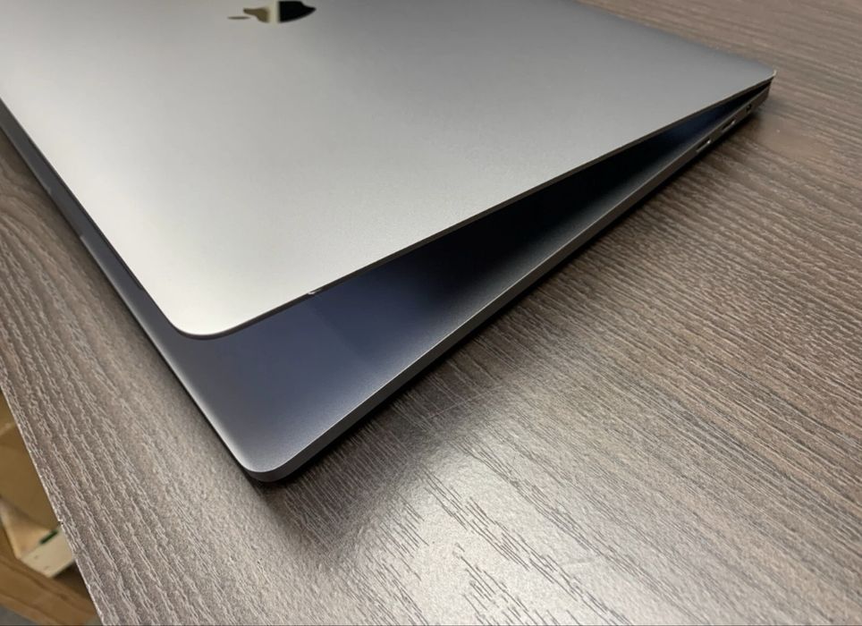 Apple Macbook PRO 16