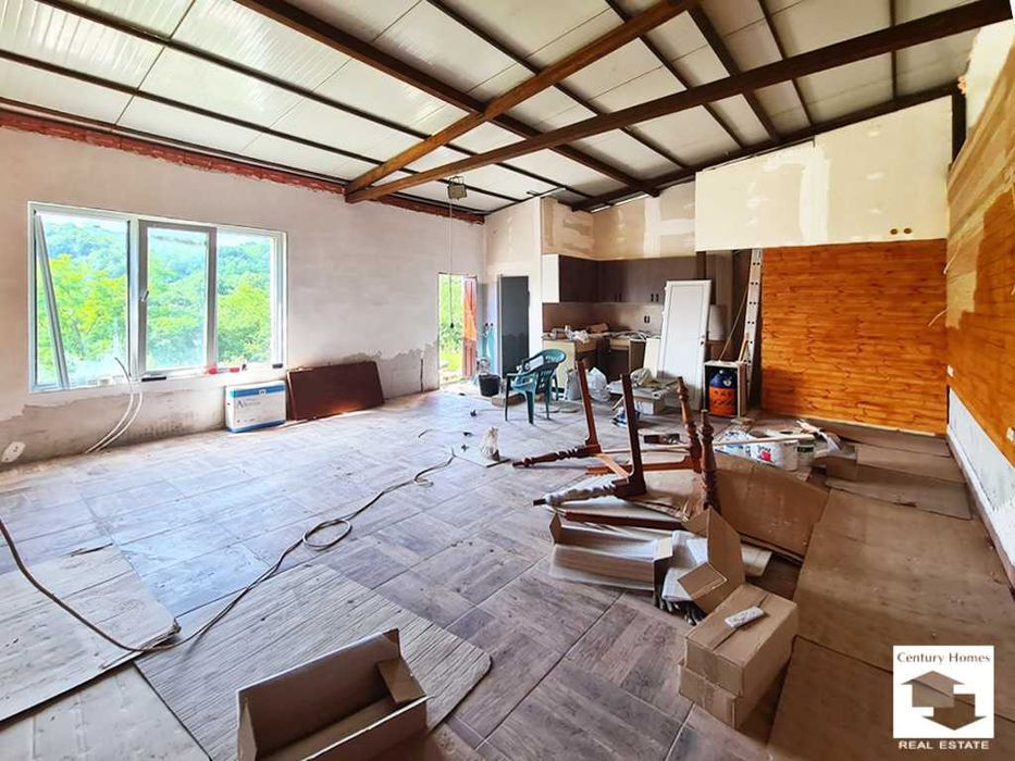 125181 Панорамен парцел с едноетажна сглобяема сграда в с. Бадевци