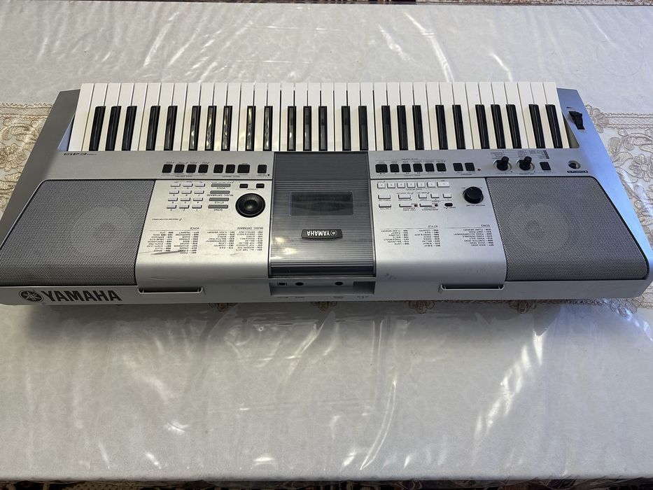 Yamaha pianino, sintezator
