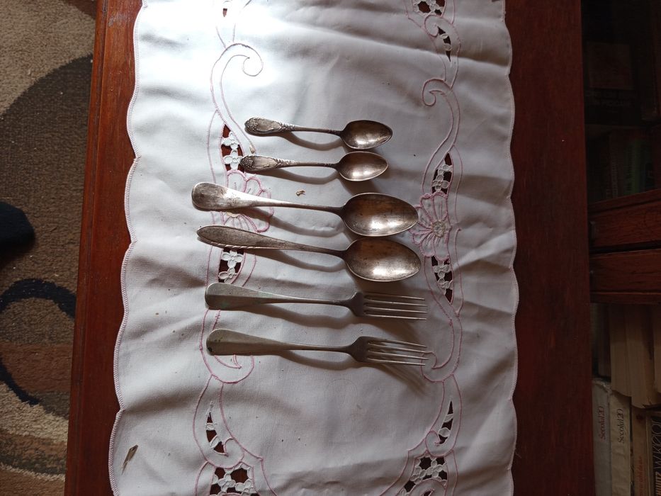 Vind șase tacimuri(2 lingurițe,2 linguri,2 furculițe)alpaca