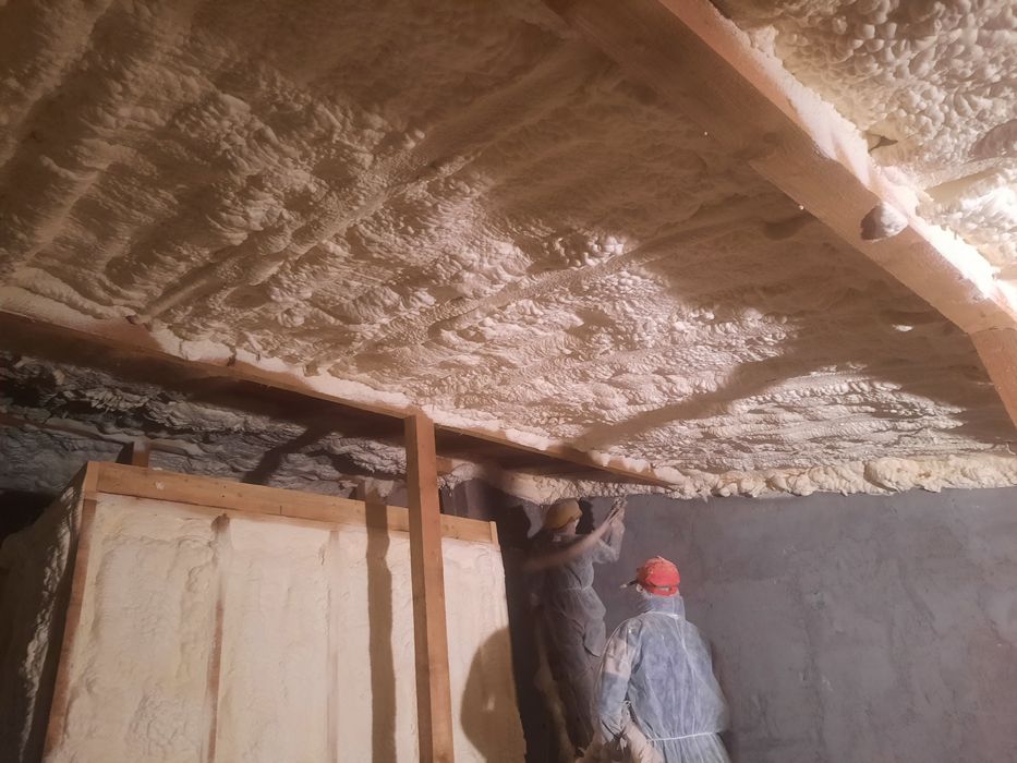 Izolatie/Izolații cu spumă poliuretanica,termice și fonice