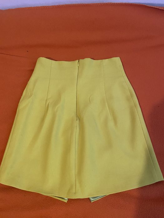 Костюм цвят горчица