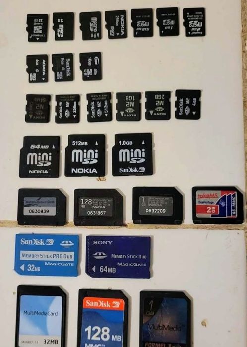 Продавам мемори карти от 32MB до 128GB
