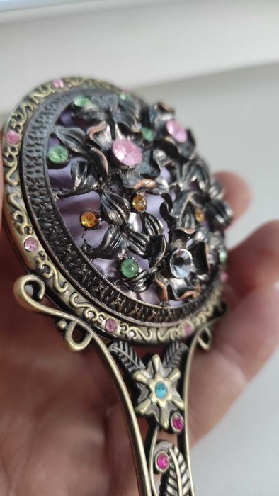 Кутийка за бижута и огледала