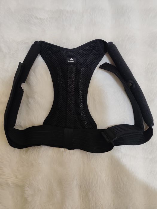 Corset pentru îndreptarea coloanei