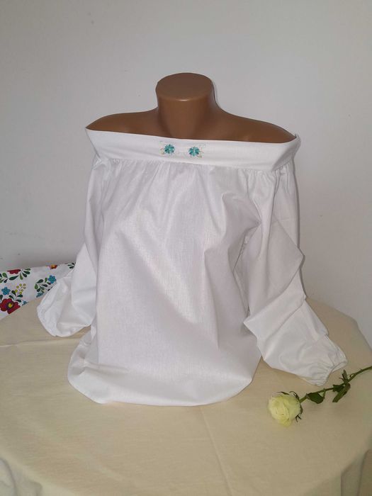 Bluze albe şi textile din bumbac