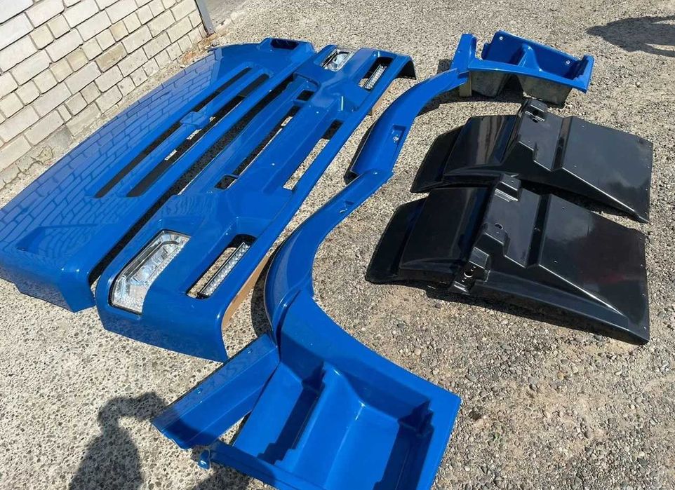 Бампер белый КАМАЗ-65115 облицовка буфера рестайлинг, СИНИЙ