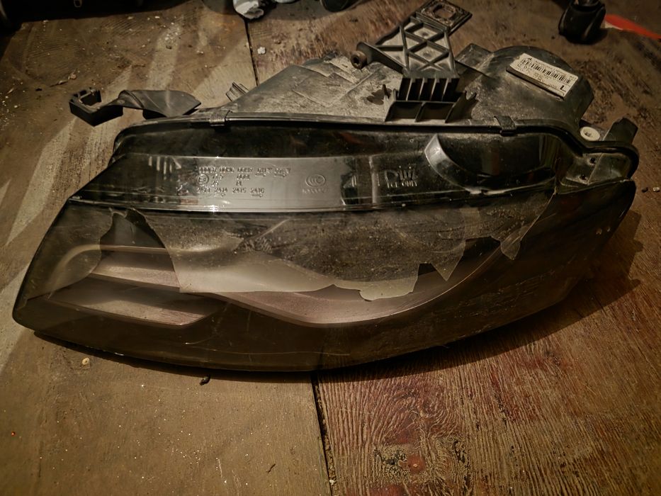 Far stanga Audi A4 B8  xenon
