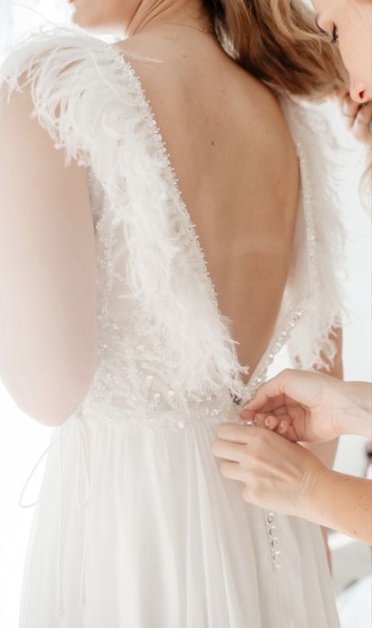 Rochie de mireasa Maya Fasion din matase, corset cu margele si pene, voal simplu de 3 metri gratis