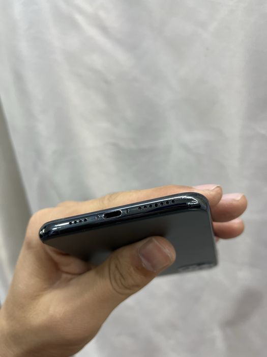 IPhone 11 Pro Max 64GB.     .