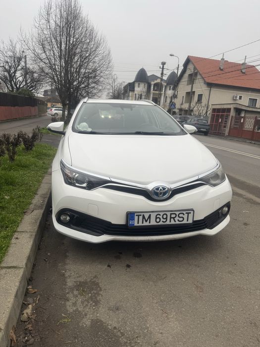 Vand Toyota Auris Touring Sport Hibryd 2015 Facelift