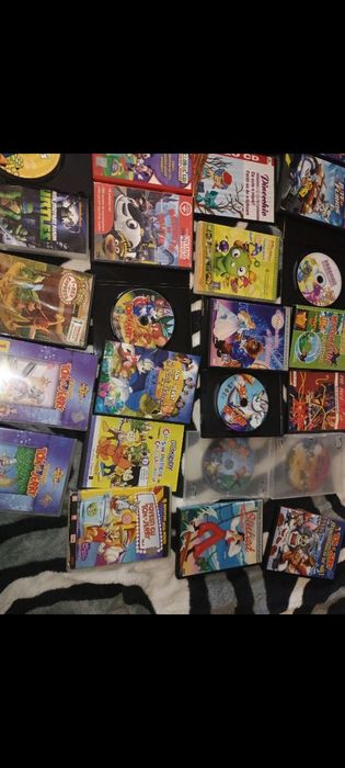 Cd-uri cu filme și desene vechi