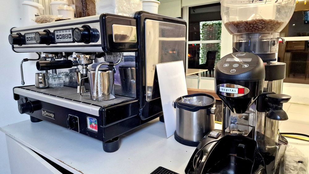 Laspaziale кофемашина продам срочно