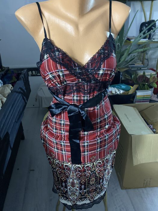 Rochie tip furou, Cashe cashe