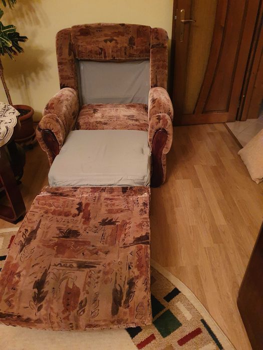 Vand doua fotolii extensibile in stare perfecta