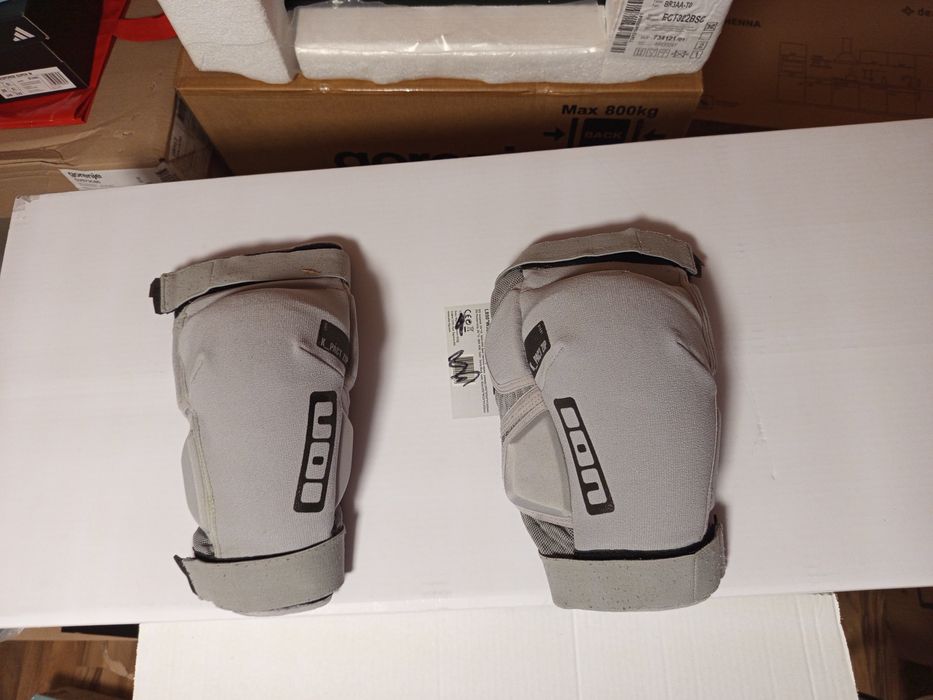 Части/екипировка за колело - наколенки, седалка, обувки