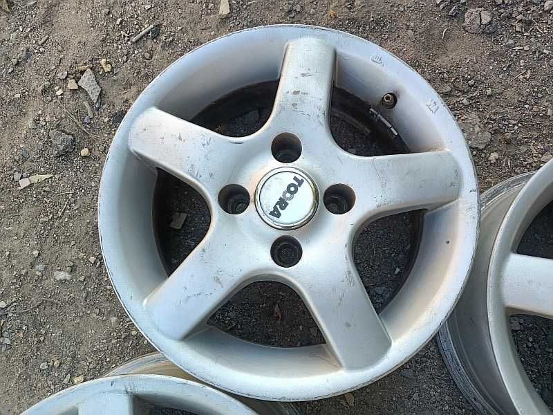 Продам оригинальные легкосплавные диски на Пежо