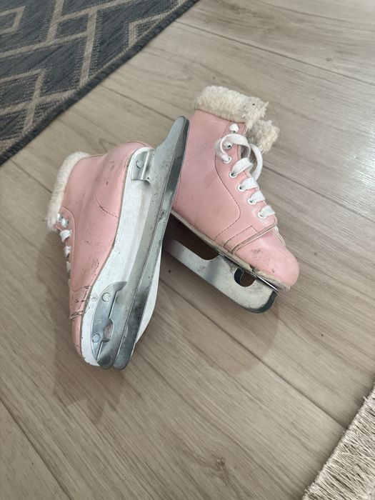 Продам 2 коньки детские, размер 30-33,33