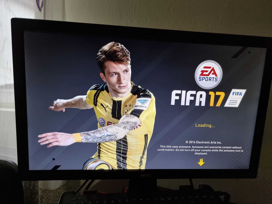 Xbox One Phat cu două Jocuri FIFA fără manetă