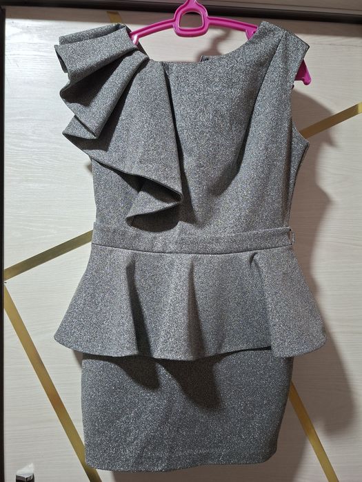 Продаётся красивое платье размер м