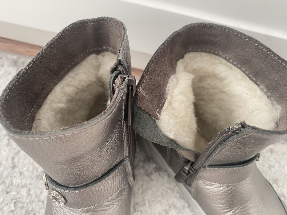 Продам абсолютно новые сапожки для девочки!