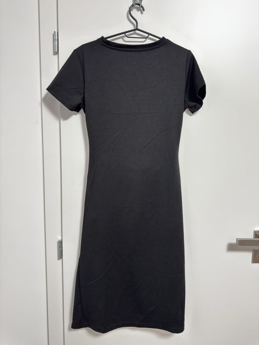 Нова! Изчистена черна рокля.