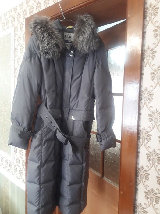 Продаю зимнее пальто пуховик