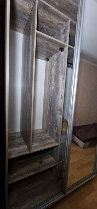 Прлдам купейный шкаф