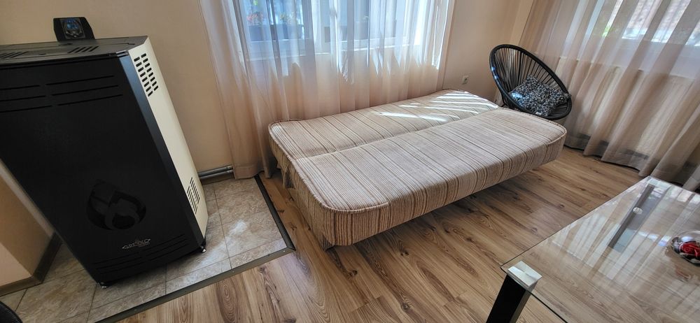 Разтегателен диван