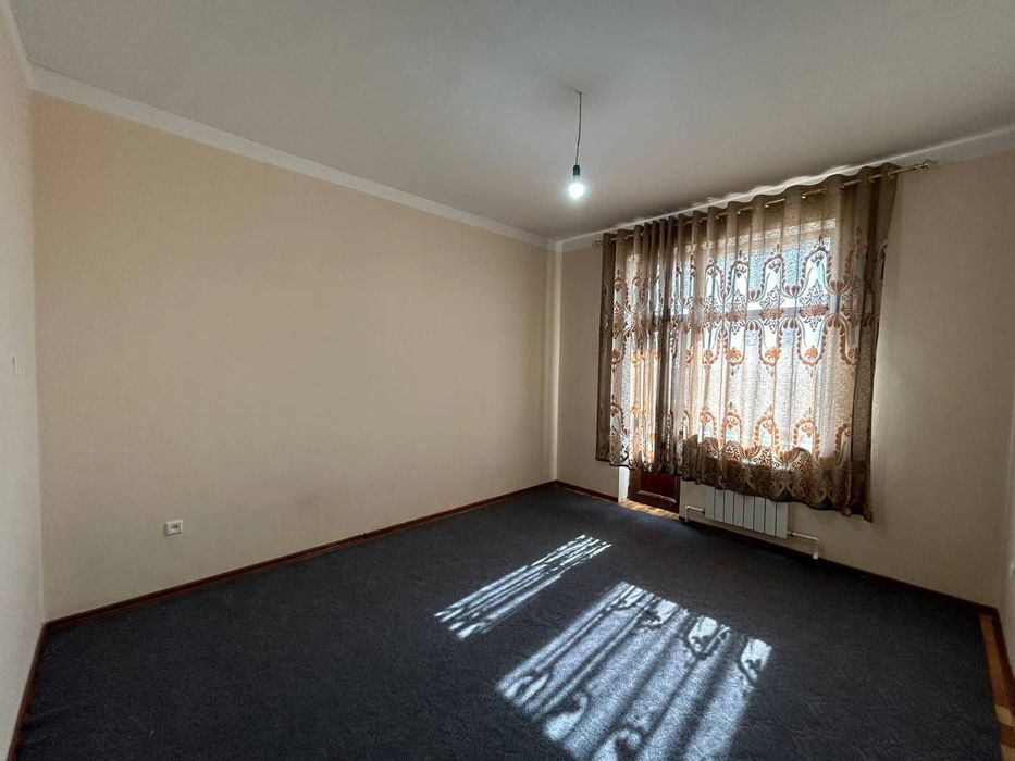 Shahar markazidan uy sotiladi