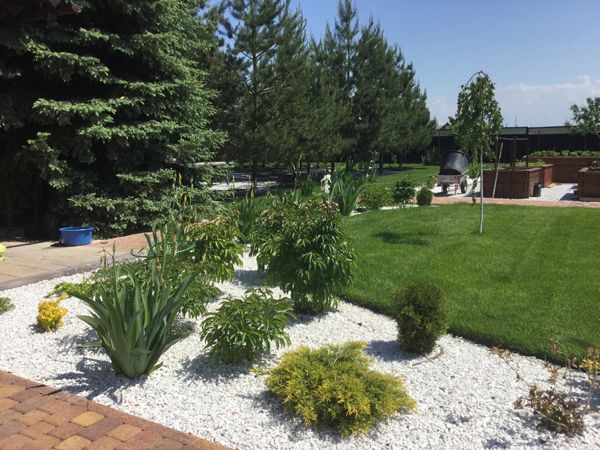 Белый щебень мраморный в мешках