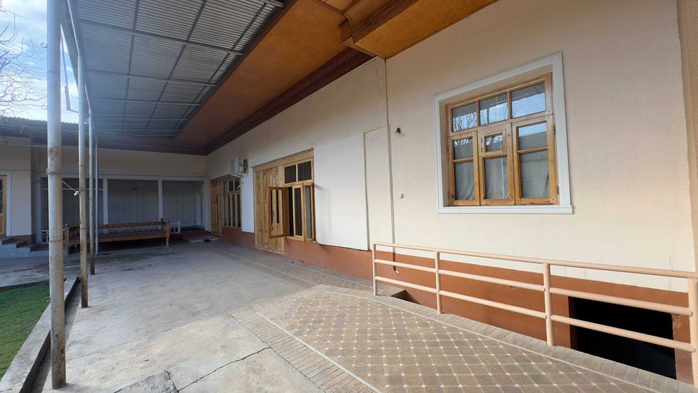 Срочна Сотилади ISTROXATDA hovli  sotladi  !!!