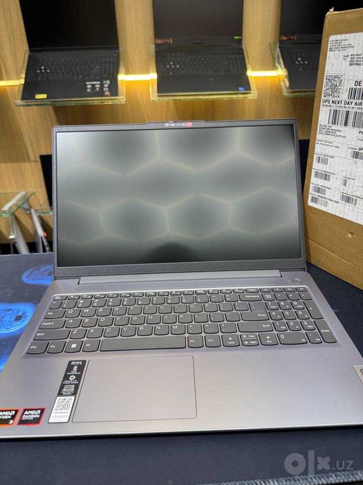 Noutbuk Lenovo IdeaPad Slim 3 AMD Ryzen 3 30 8/256GB 15.6" FullHD