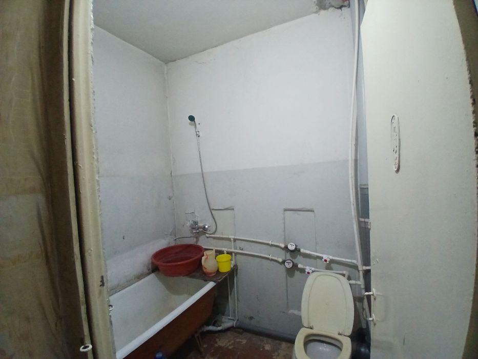 Kirguli, Pelikan bozor yonida 1 xonali (2 xona qilsa bo'ladigan) uy