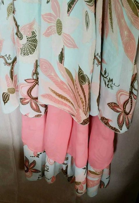 Страхотна лятна рокля с красиви цветя размер S