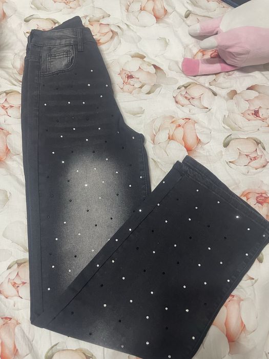 Vand blugi negru-gri cu pietricele , noi , mar xs