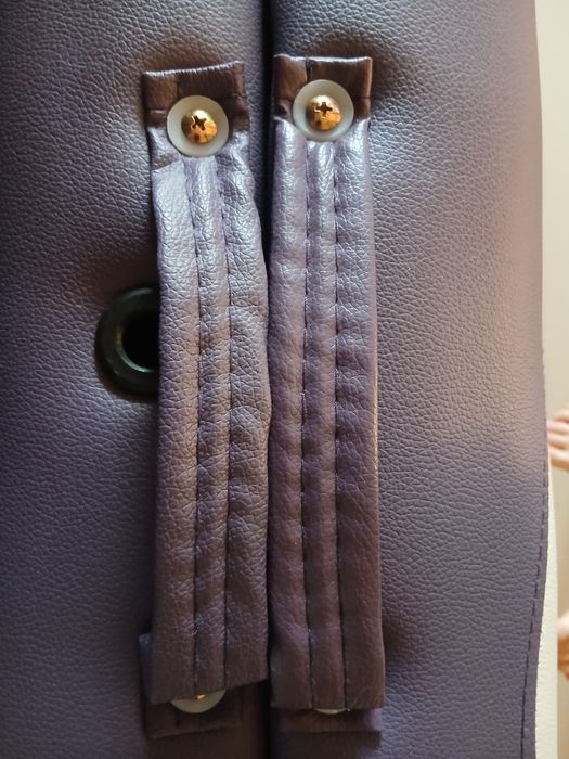 Masă de masaj profesională, pliabilă și portabilă – Design ergonomic (alb-mov)
​Descriere:
​Vând masă de masaj în stare excelentă, ideală atât pentru