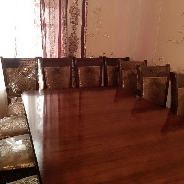 Продается стол и стулья..