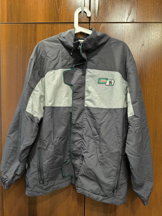 Продам куртку джинсовую,ветровку