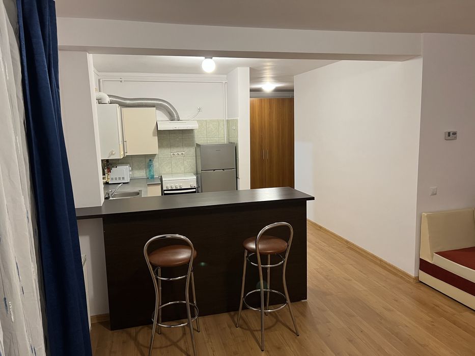 Inchiriez apartament o camera Floresti