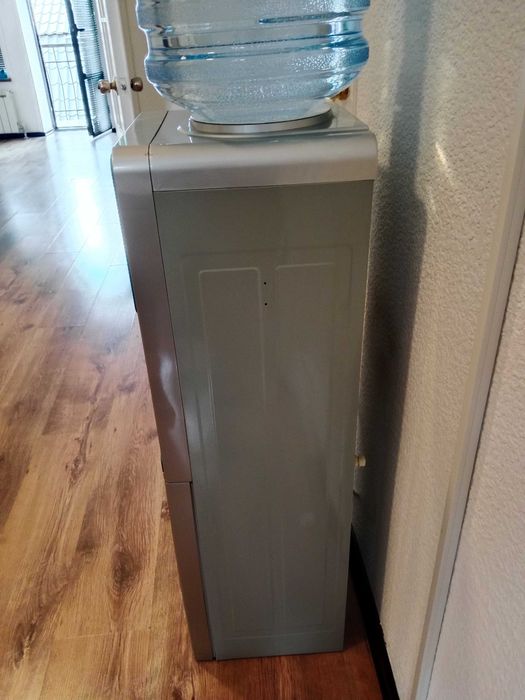 Кулер (диспенсер) для воды