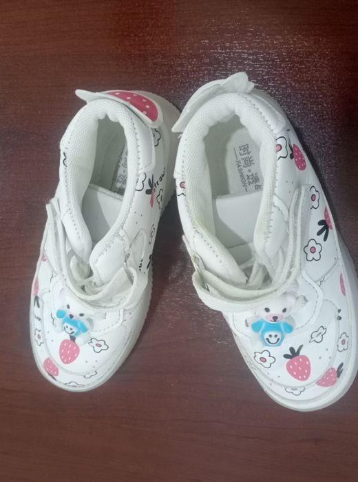 Кроссовки для девочек