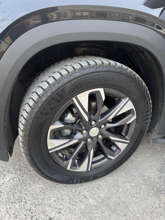 Kumho 235/55/17 шины зима лето